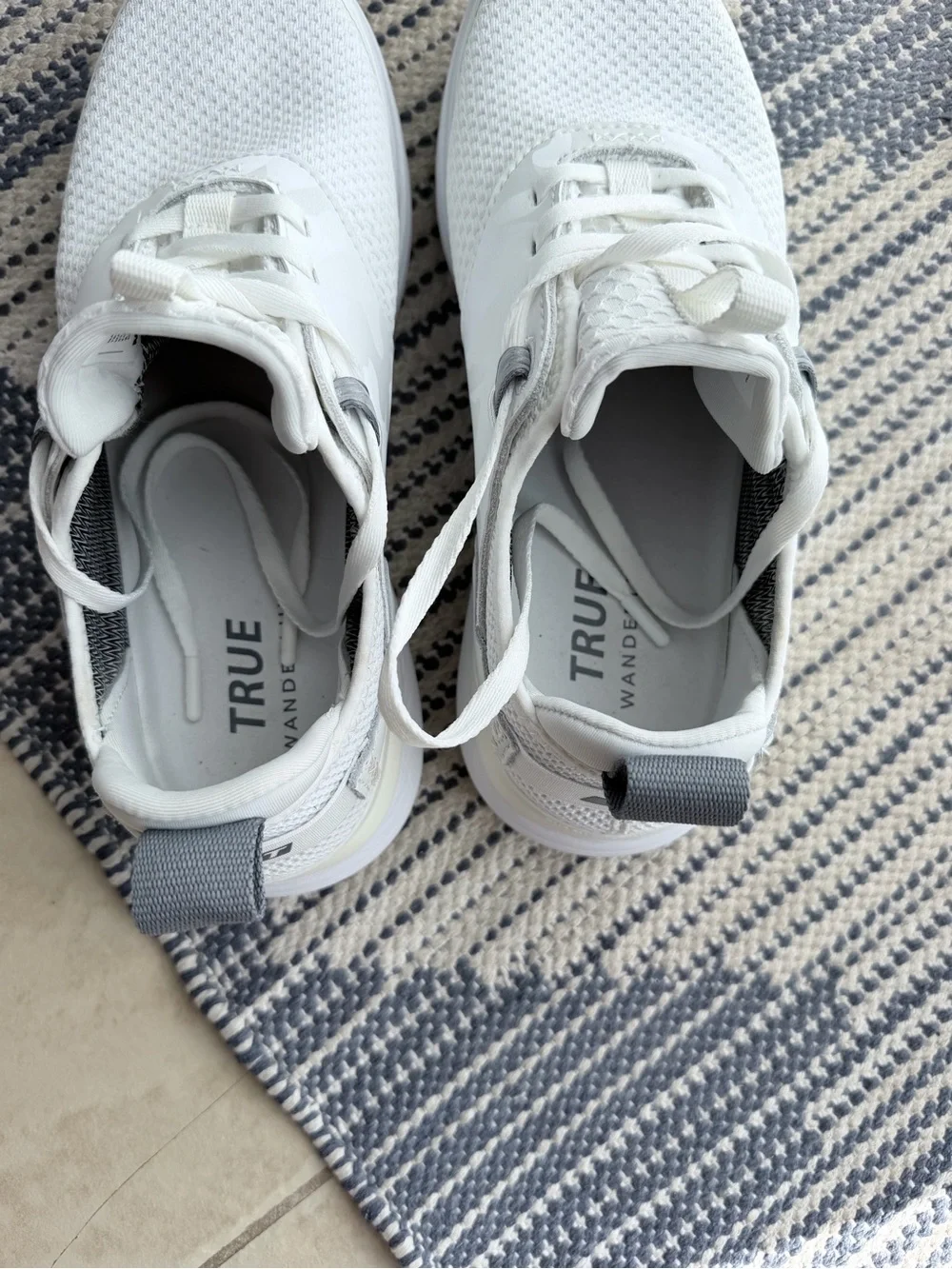 True Linkswear Lux Hybrid Spikeless Golf Shoes Hi Vis White Size 10.5 MINT